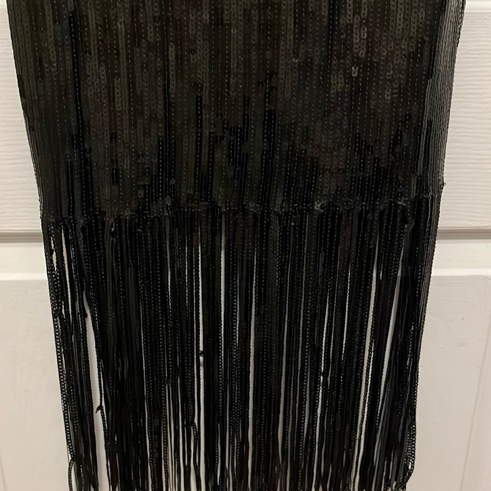 Elegant Black Sleeveless Dress - Picture 5 of 6
